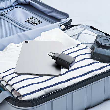 MCDODO FAST CHARGER FOR IPHONE 2XUSB-C 1XUSB PD 30W LED METER