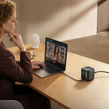MCDODO SZYBKA ŁADOWARKA Z WBUDOWANYM KABLEM ZASILACZ 4X USB-C USB-A 100W