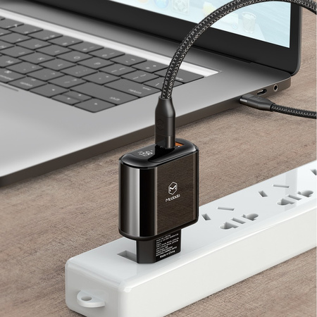Mcdodo Wandladegerät, universell, PD-Schnellladung, 20 W, 2x USB, USB-C, LCD