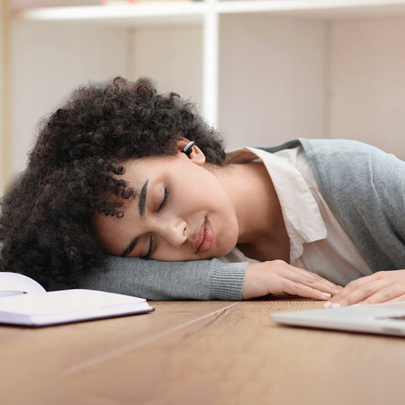 MCDODO SŁUCHAWKI BEZPRZEWODOWE DOUSZNE BLUETOOTH 5.4 Z MIKROFONEM ETUI CLIP